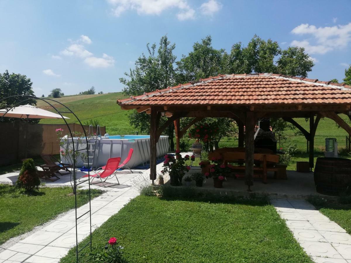 Pod Orehom Drvena Kuca I Sauna Krapina Exterior foto